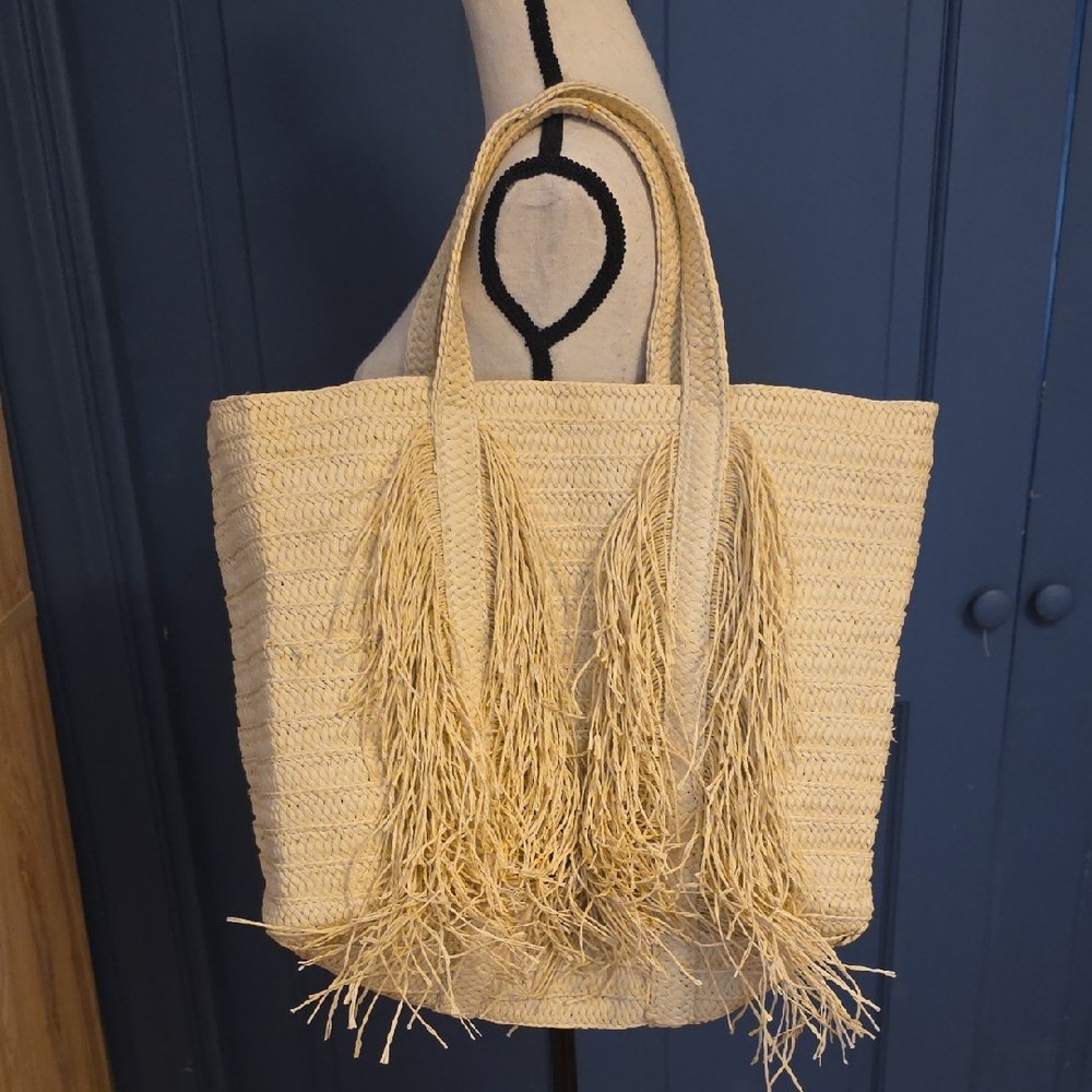 Like New BTB Los Angeles Fringed Oversized Woven Tote in Straw 17x13"
